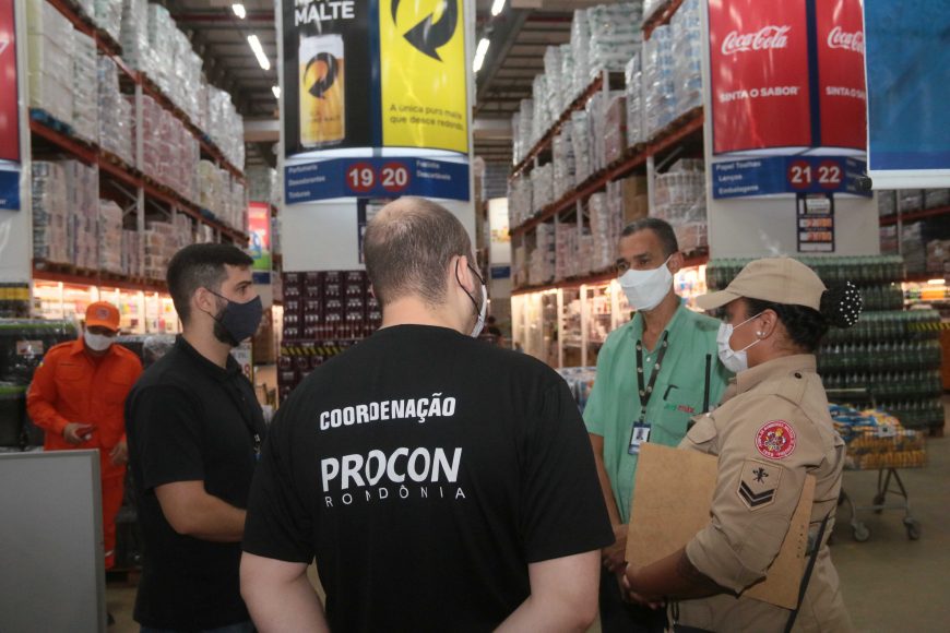 “Operação Decreto” fiscaliza estabelecimentos e orienta comerciantes a evitarem aglomeração em Porto Velho