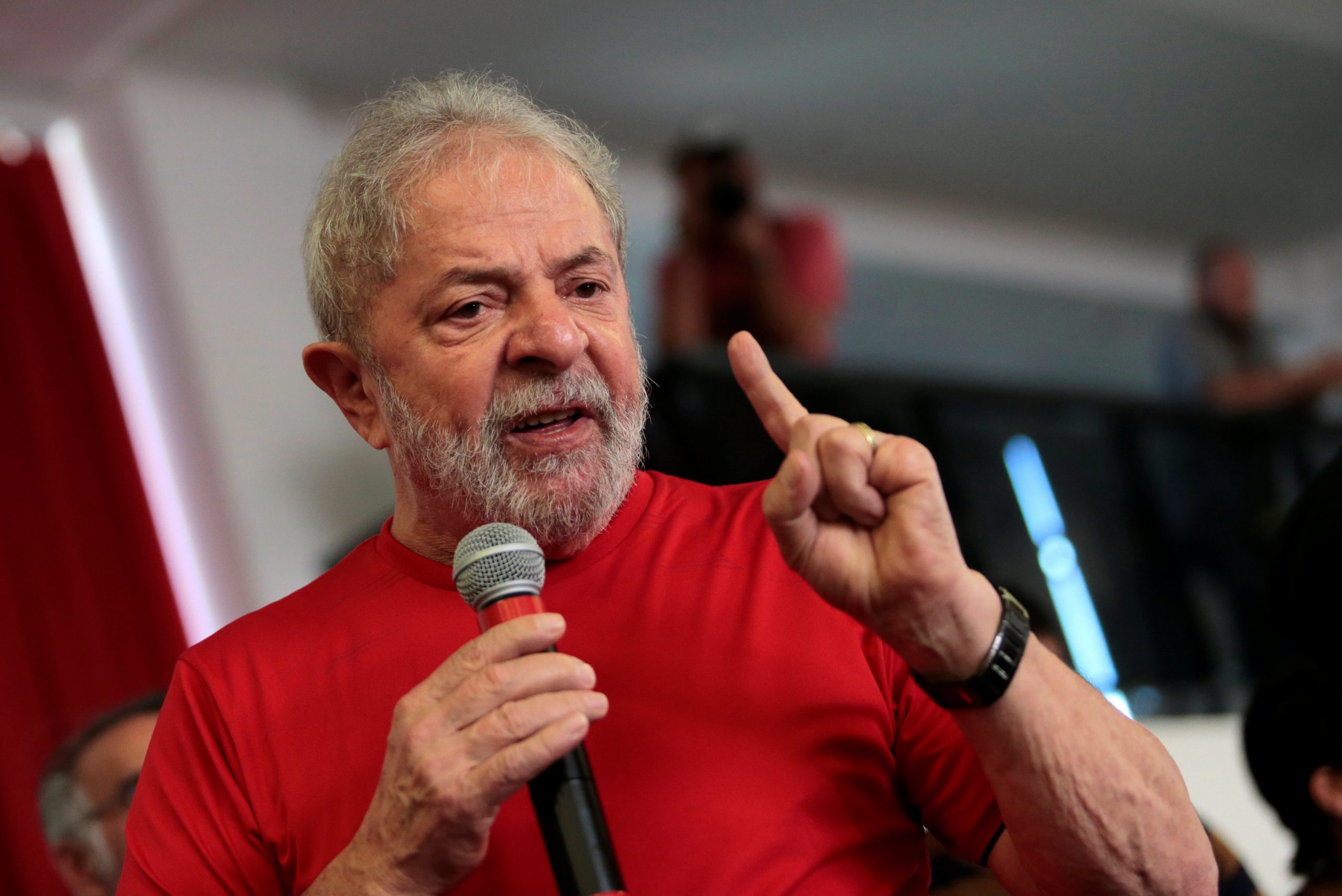 Supremo decide que cabe ao plenário analisar anulação das condenações de Lula