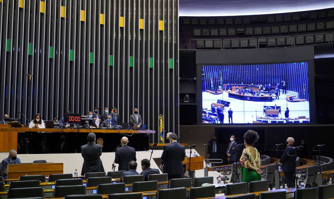 Câmara federal aprova admissibilidade da PEC Emergencial