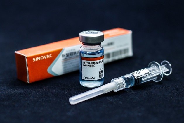 Estudo: CoronaVac é menos eficaz contra variantes gama e alfa